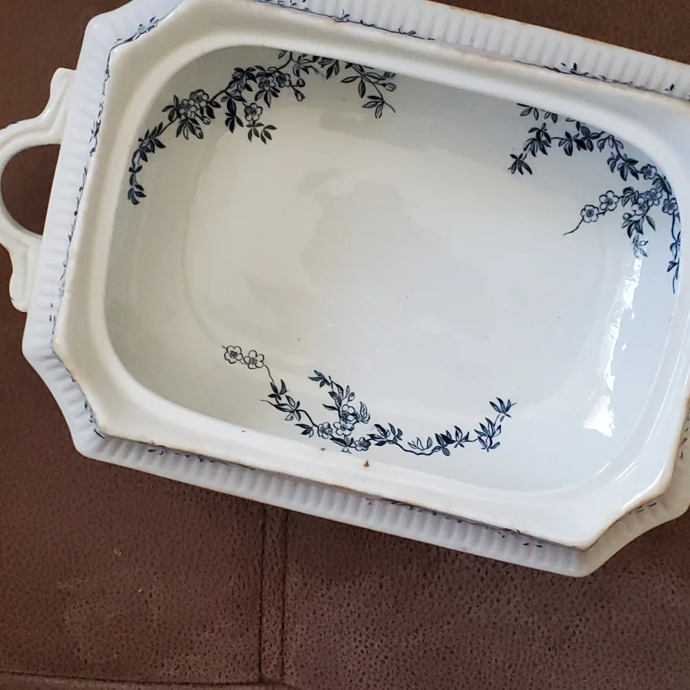 G. Jones and Son covered oval tureen Aberdeen blue from 1880
